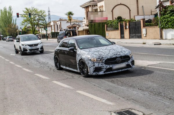 Mercedes'ten yeni hot hatch
