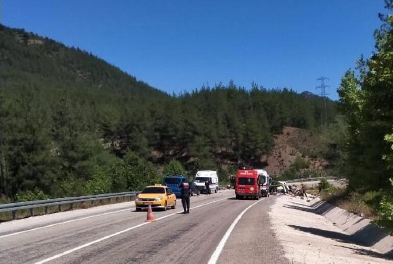 Son dakika: Adanada düğün yolunda feci kaza: 5 ölü, 1 yaralı
